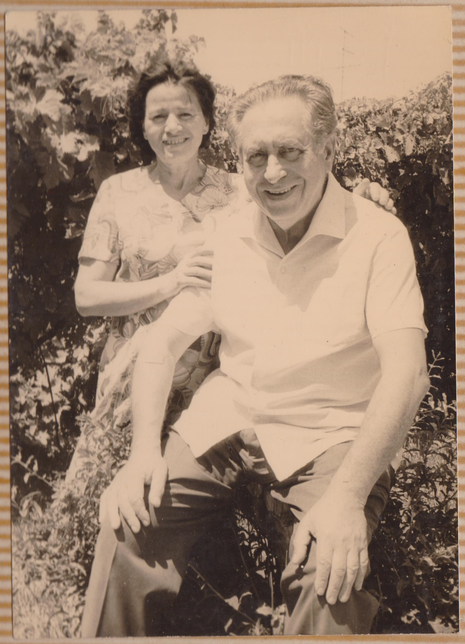 Ester and Zvi Freiman smiling